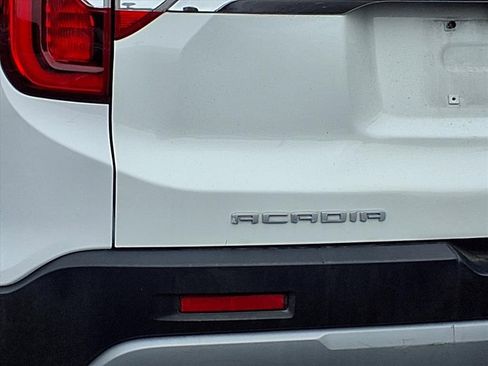 Used 2023 GMC Acadia SLT image 25