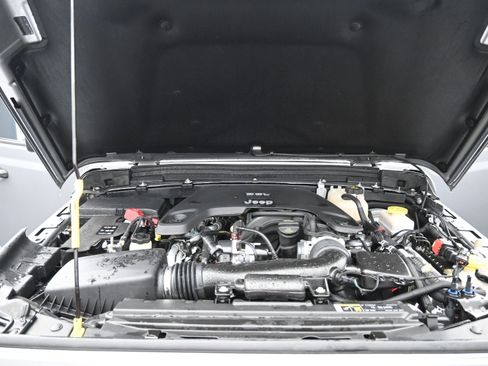 Used 2020 Jeep Wrangler Unlimited Sahara AWD/4WD image 22