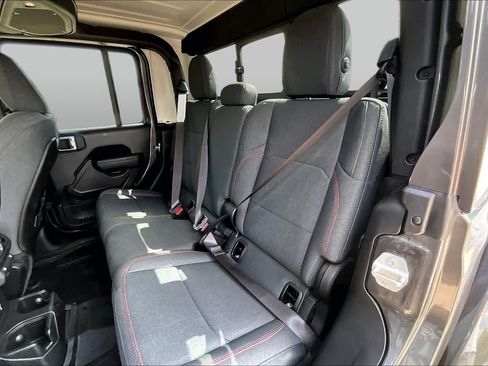 Used 2025 Jeep Gladiator Rubicon w/ Convenience Group AWD/4WD image 15