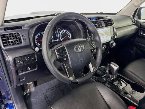Used 2020 Toyota 4Runner 4WD image 9