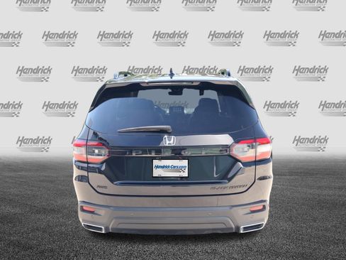 Used 2025 Honda Pilot Black Edition image 8