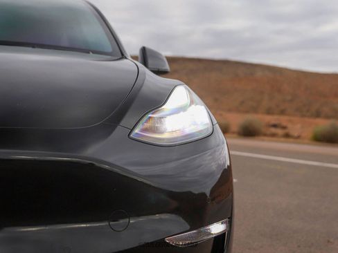 Used 2021 Tesla Model Y Long Range image 36