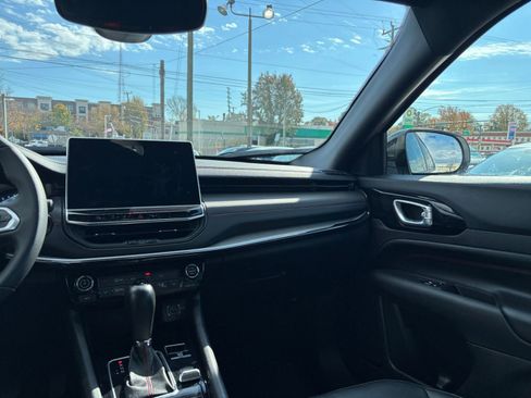 Used 2025 Jeep Compass Trailhawk image 34