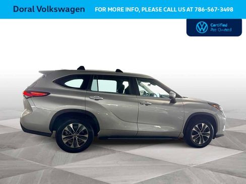Used 2023 Toyota Highlander XLE FWD image 9