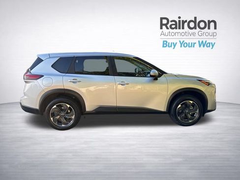 Used 2024 Nissan Rogue SV AWD/4WD image 8