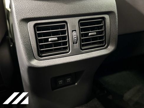 Used 2021 Toyota Venza LE w/ Carpet Mat Package (TMS) AWD/4WD image 25