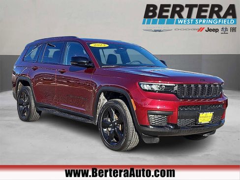 Used 2023 Jeep Grand Cherokee L Laredo image 1