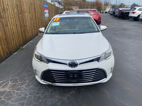 Used 2017 Toyota Avalon Limited image 2