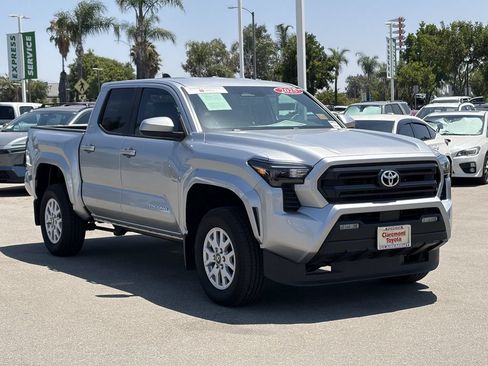 Certified 2025 Toyota Tacoma SR5 AWD/4WD image 44