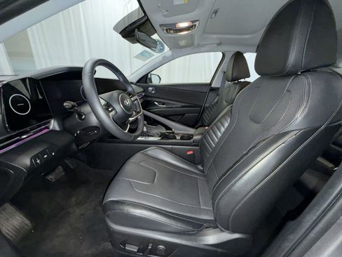 Used 2023 Hyundai Elantra Limited image 3