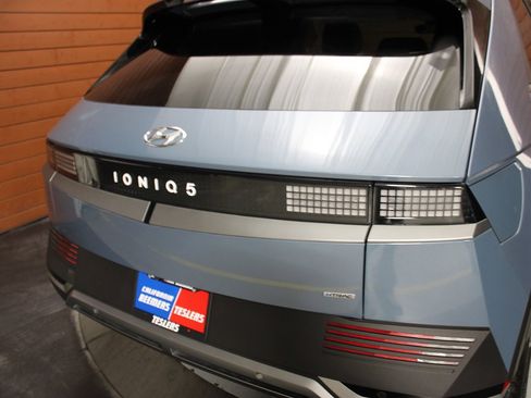 Used 2023 Hyundai Ioniq 5 SEL image 3