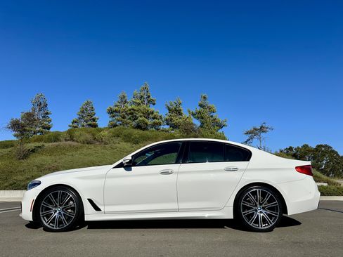 Used 2017 BMW 540i w/ M Sport Package RWD image 3