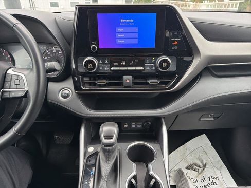 Used 2024 Toyota Highlander LE image 10