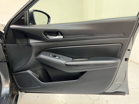 Used 2024 Nissan Altima 2.5 SV FWD image 32