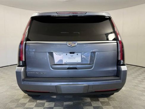 Used 2019 Cadillac Escalade Luxury AWD/4WD image 8