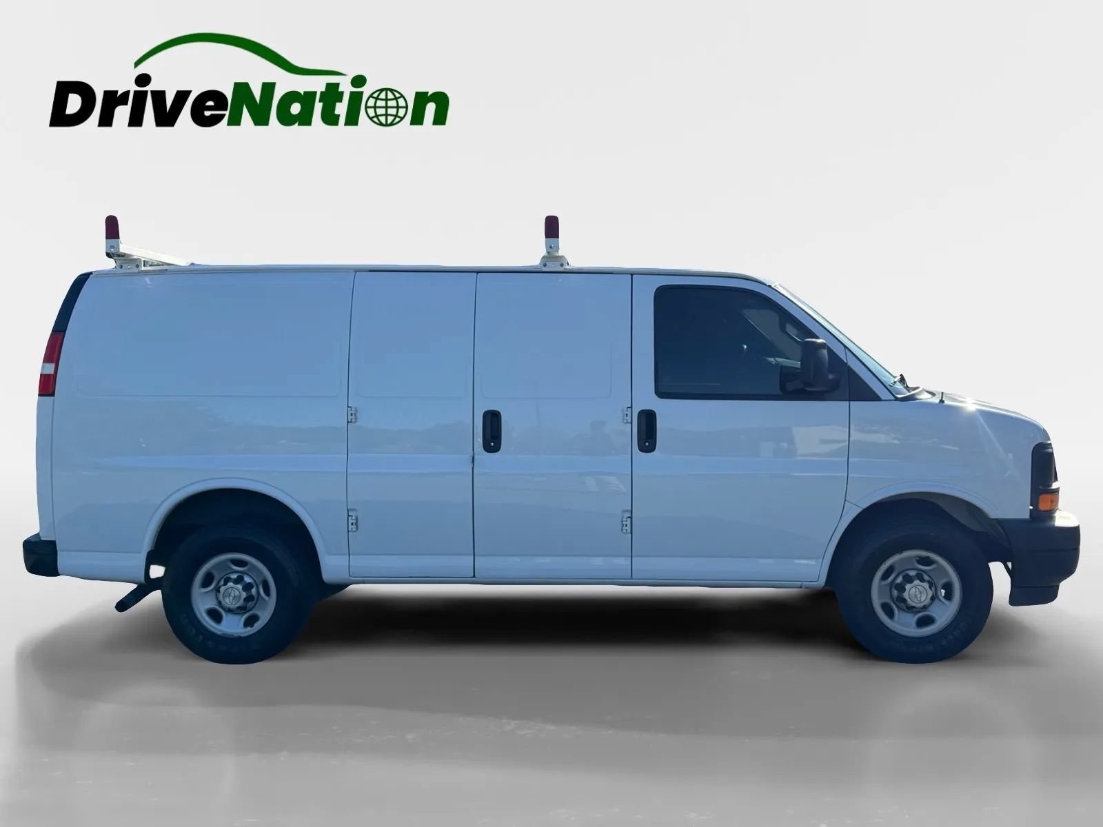 Used 2017 Chevrolet Express 2500 RWD image 4