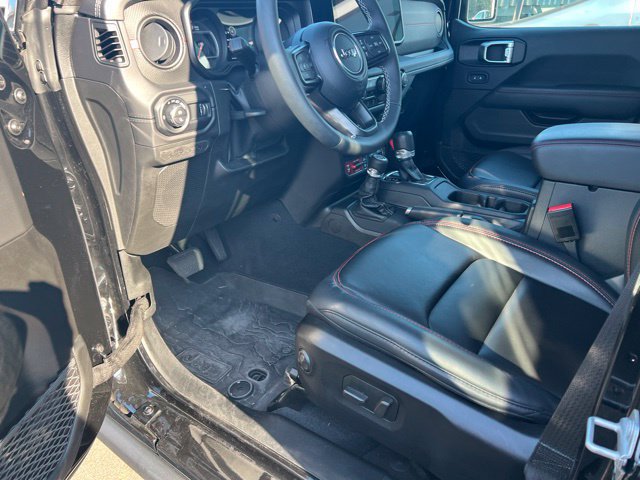 Used 2025 Jeep Gladiator Rubicon AWD/4WD image 18