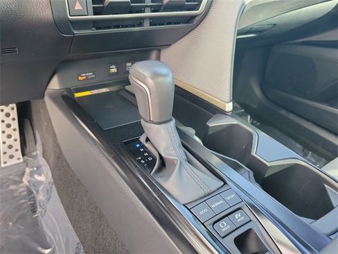 Used 2025 Toyota Camry SE image 18