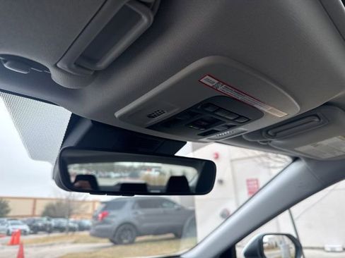 Used 2025 Toyota Camry Hybrid image 16