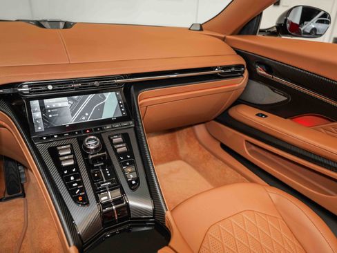 Used 2025 Aston Martin DB12 Volante image 19