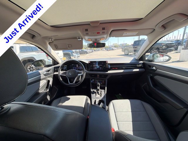 Used 2025 Volkswagen Jetta SE FWD image 33