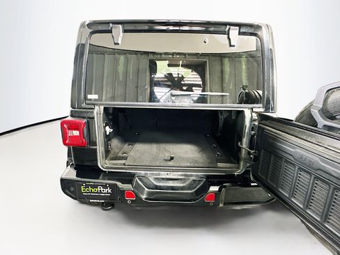 Used 2021 Jeep Wrangler Unlimited Sahara AWD/4WD image 30