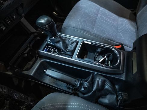 Used 2019 Toyota Tacoma TRD Sport image 17