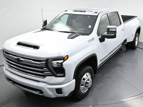 Used 2026 Chevrolet Silverado 3500 High Country w/ High Country Premium Package AWD/4WD image 42