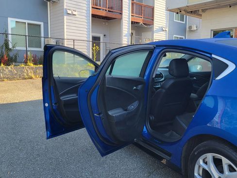 Used 2017 Chevrolet Volt Premier w/ Driver Confidence II Package image 14