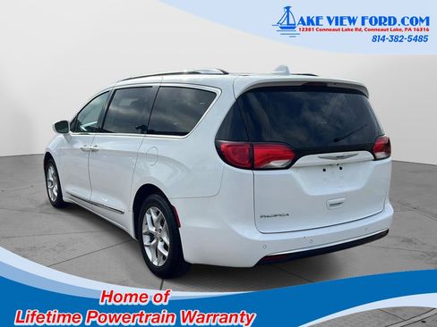 Used 2019 Chrysler Pacifica Touring-L Plus w/ Tire & Wheel Group FWD image 9