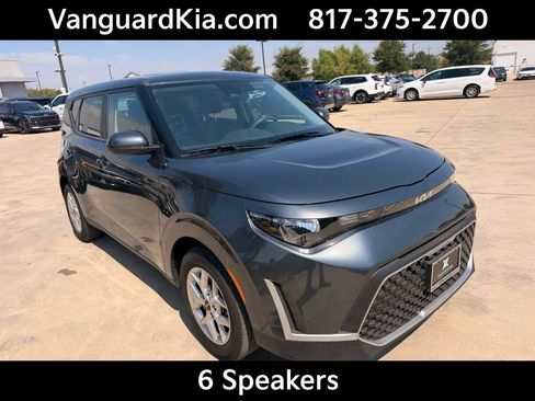 Certified 2025 Kia Soul LX w/ LX Technology Package FWD image 5