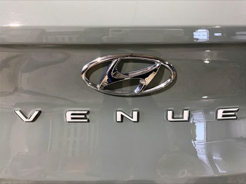 Used 2025 Hyundai Venue SEL image 8