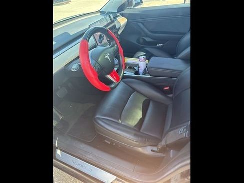 Used 2018 Tesla Model 3 Long Range image 4