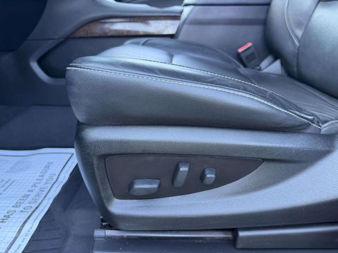 Used 2020 Chevrolet Suburban LT w/ RST Edition AWD/4WD image 16