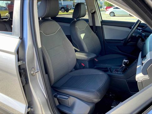 Used 2024 Volkswagen Taos SE image 8