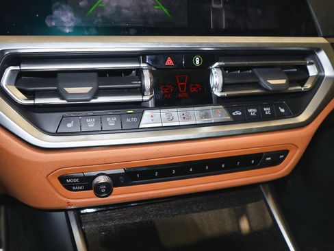 Used 2022 BMW 330e xDrive w/ M Sport Package image 27