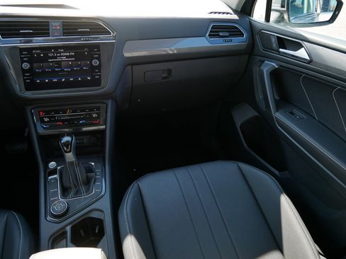 Certified 2023 Volkswagen Tiguan SE w/ Panoramic Sunroof Package image 11