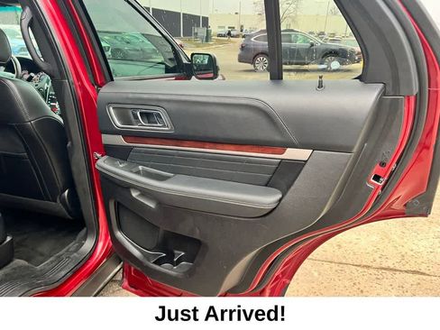 Used 2016 Ford Explorer Platinum image 25