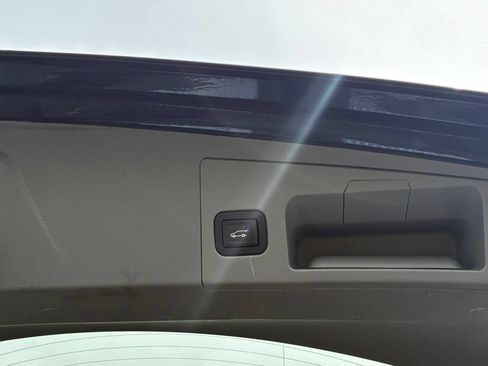 Used 2018 Cadillac XT5 Luxury w/ Driver Awareness Package AWD/4WD image 37
