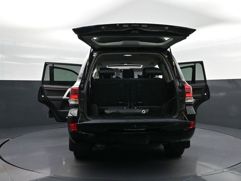 Used 2016 Toyota Land Cruiser image 54