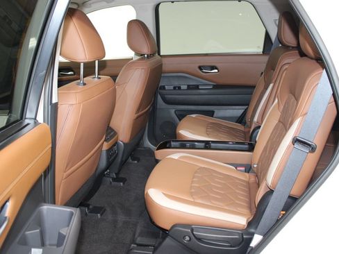 Used 2026 Nissan Pathfinder Platinum AWD/4WD image 24