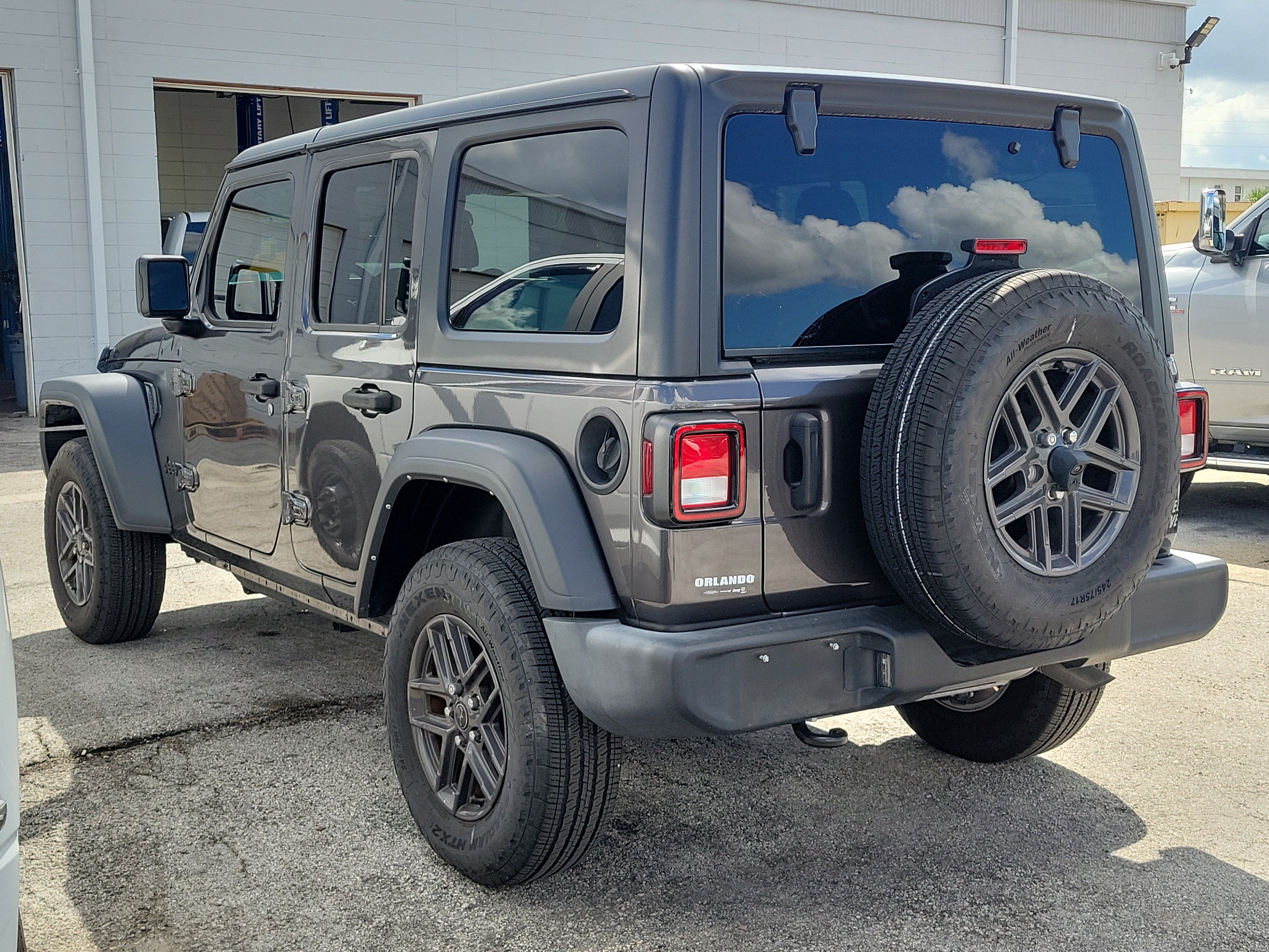 Used 2024 Jeep Wrangler Unlimited Sport AWD/4WD image 4