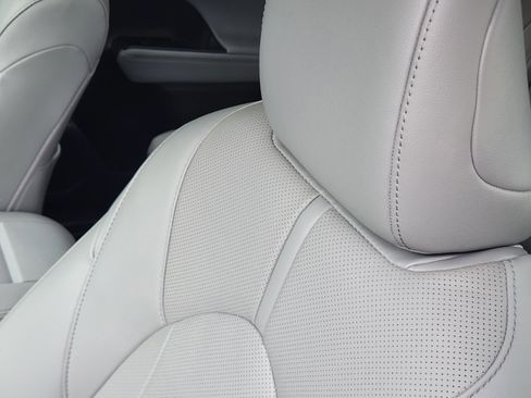 Used 2023 Toyota Highlander Limited FWD image 7