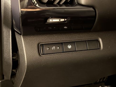 Used 2024 Nissan Pathfinder SV FWD image 33