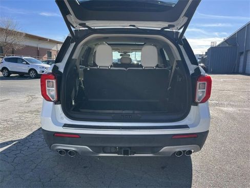 Used 2020 Ford Explorer Platinum w/ Premium Technology Package image 12