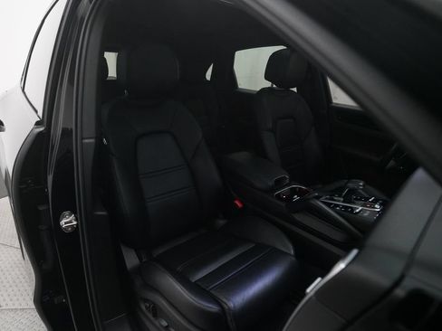 Certified 2022 Porsche Cayenne AWD/4WD image 27