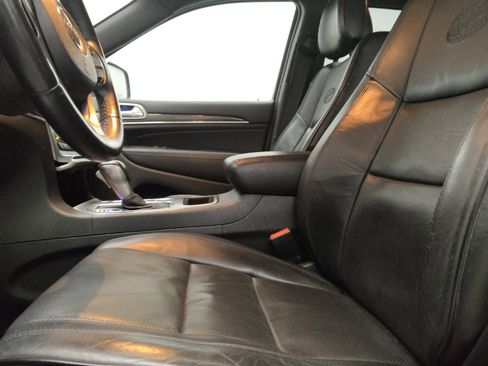 Used 2018 Jeep Grand Cherokee Overland RWD image 17