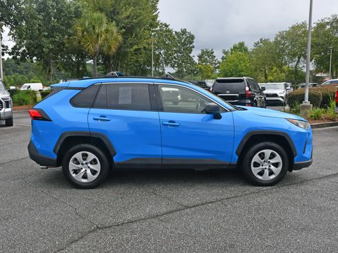 Used 2019 Toyota RAV4 LE FWD image 5