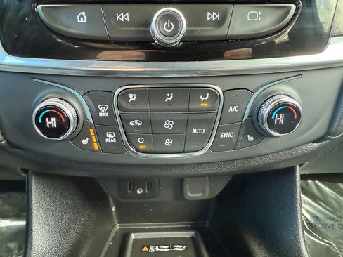 Certified 2023 Chevrolet Traverse LT image 32