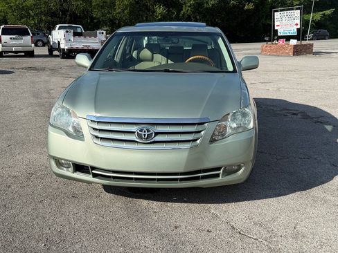 Used 2005 Toyota Avalon Limited FWD image 2